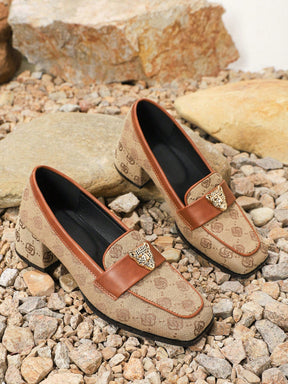 Sapato Mocassim Estampado Com Aplique Metálico E Salto Bloco