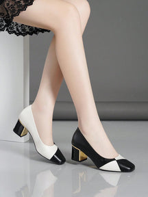 Sapato Bico Redondo Bicolor Com Salto Bloco Elegante