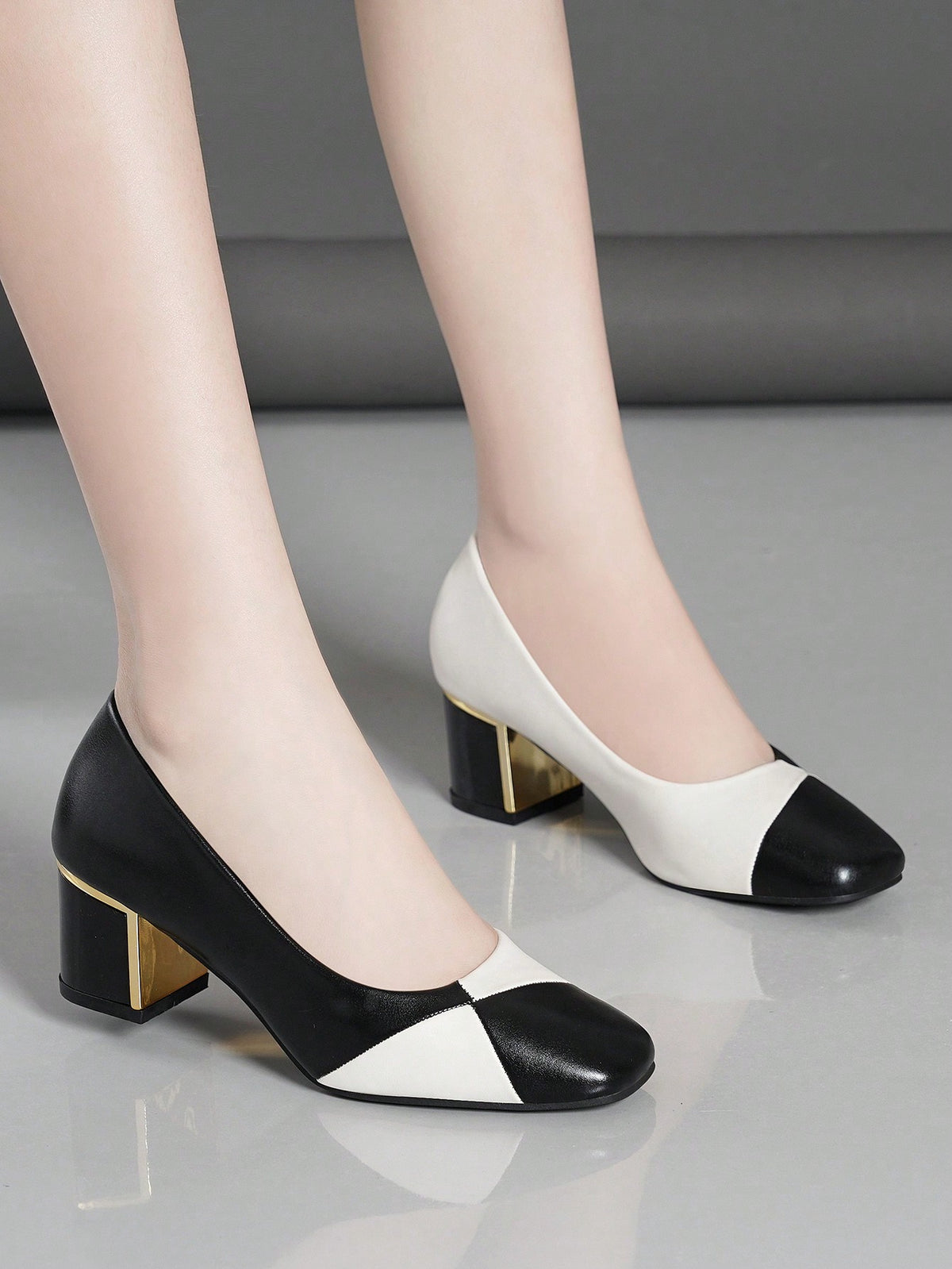 Sapato Bico Redondo Bicolor Com Salto Bloco Elegante