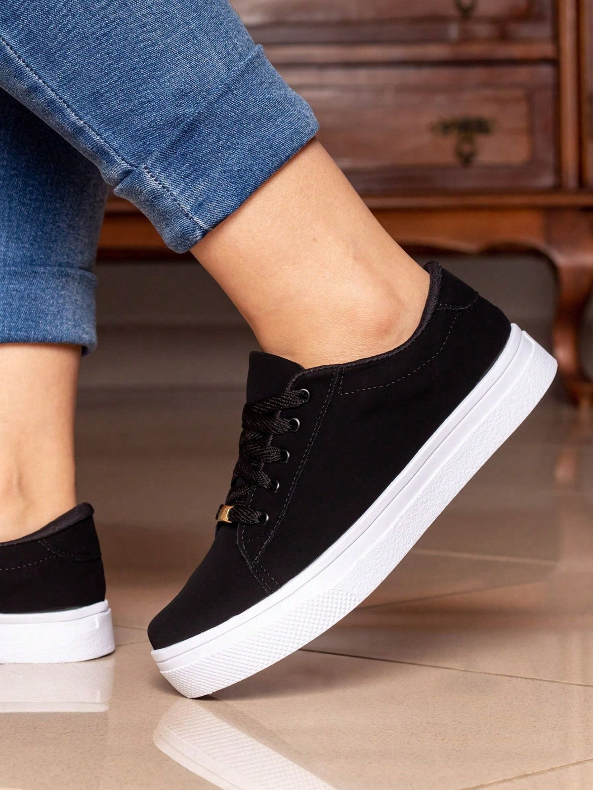 Tênis Casual Sola Alta Minimalista
