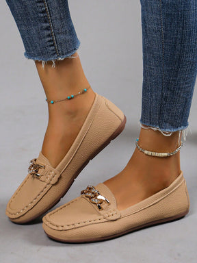 Sapatilha Mocassim Com Corrente Metálica Elegante