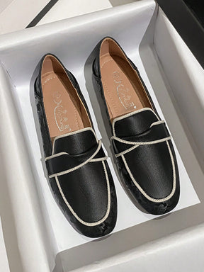 Sapato Mocassim Liso Com Detalhe De Costura Contrastante