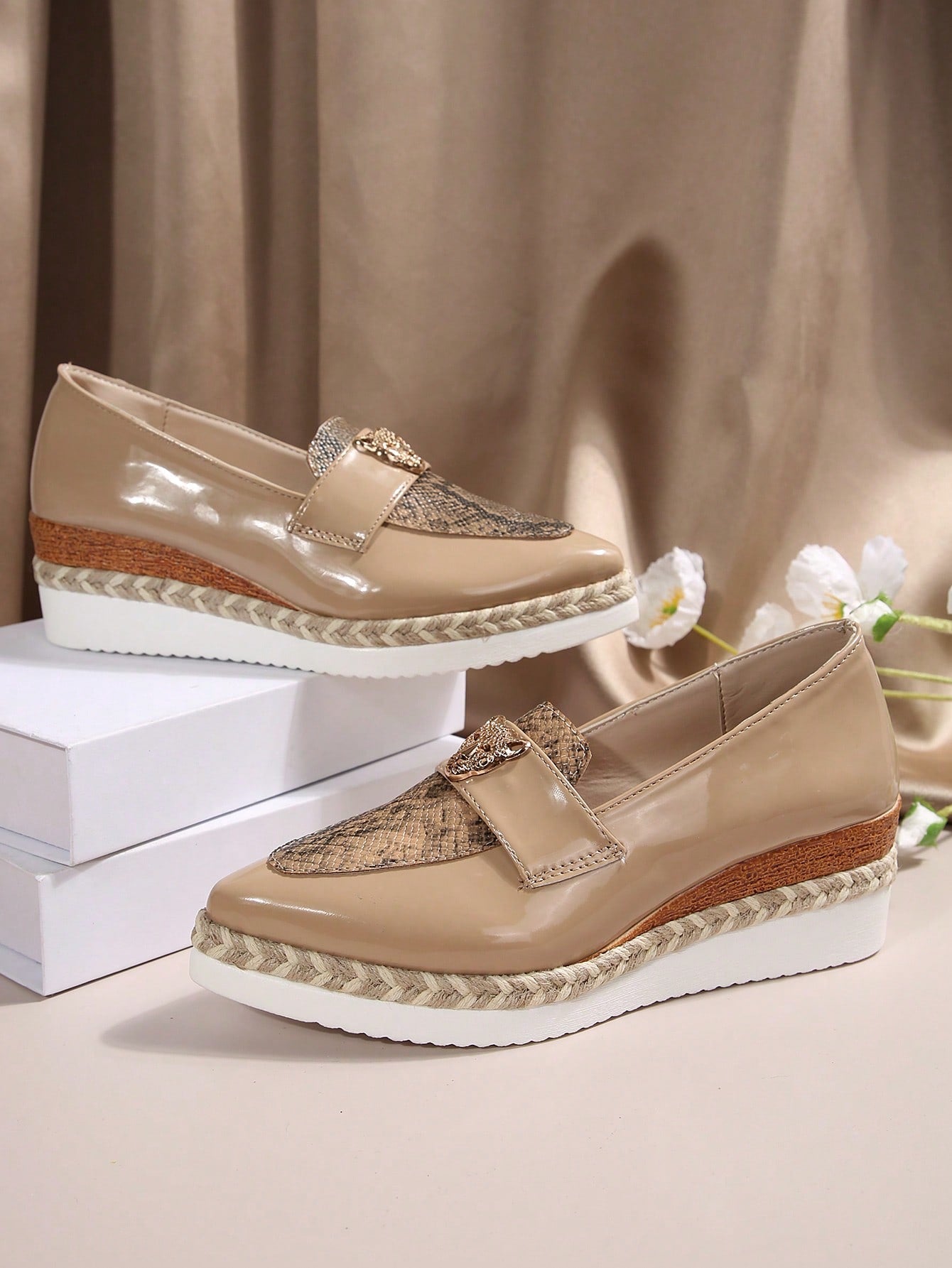 Sapato Mocassim Com Detalhe Snake E Solado Plataforma