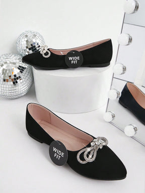 Sapatilha Bico Fino Com Laço De Strass Elegante