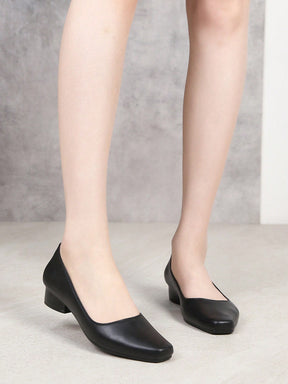 Sapato Bico Quadrado Liso Com Design Minimalista