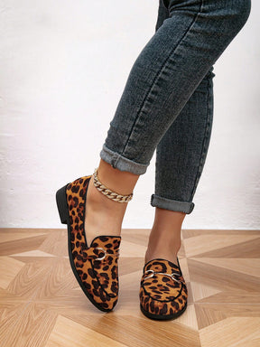 Sapato Mocassim Estampado Animal Print Com Fivela Metálica