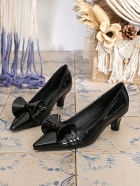 Sapato Verniz Bico Fino Com Laço E Salto Elegante