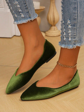 Sapatilha Bico Fino Em Veludo Design Elegante