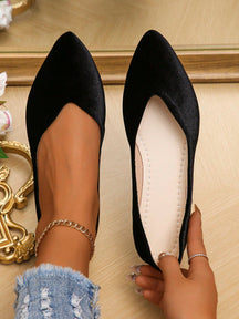 Sapatilha Bico Fino Em Veludo Design Elegante