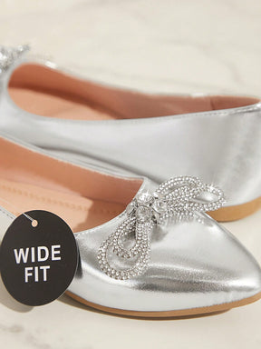 Sapatilha Bico Fino Com Laço De Strass Elegante