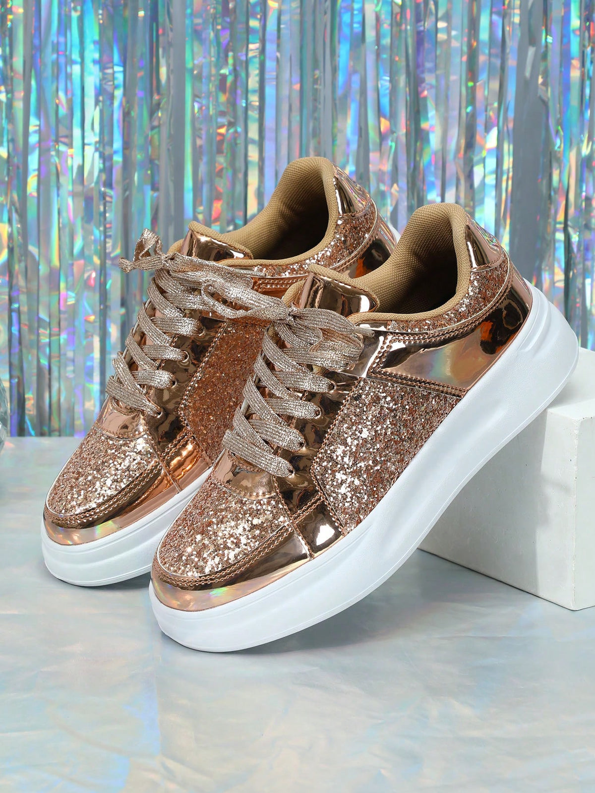 Tênis Casual Com Glitter Brilhante E Solado Plataforma