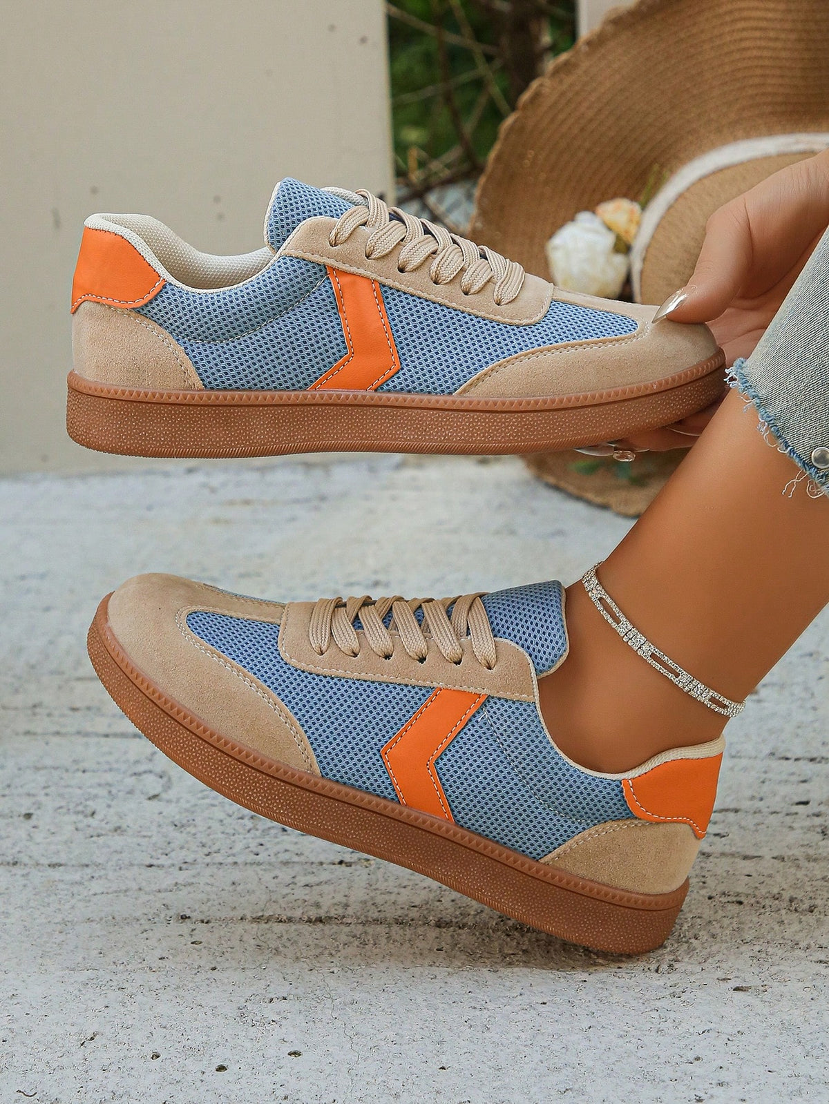Tênis Casual Retrô Com Recortes Coloridos