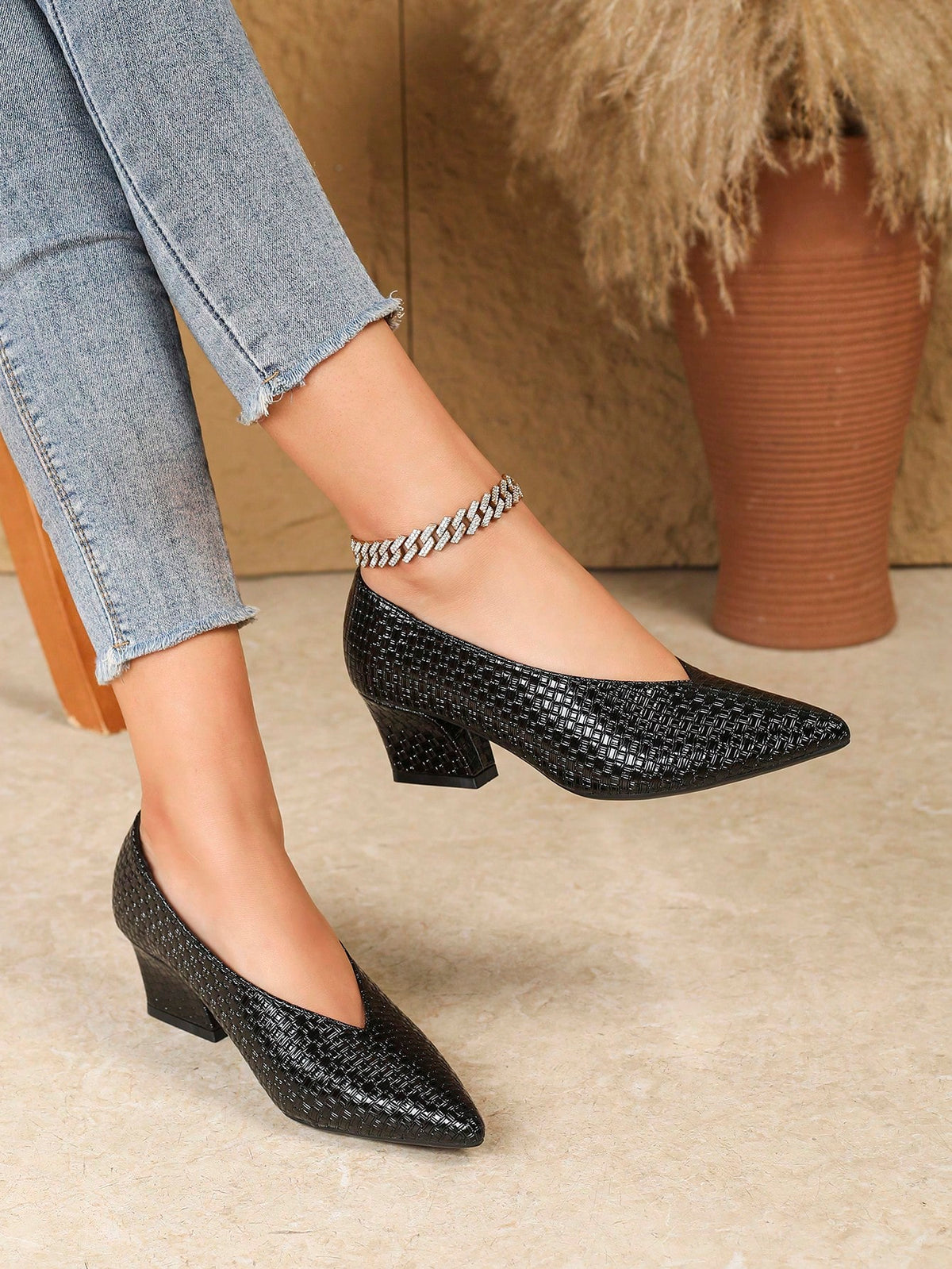 Sapato Scarpin Bico Fino Texturizado Estilo Croco