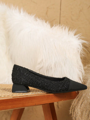 Sapato Bico Fino Texturizado Com Detalhe Elegante