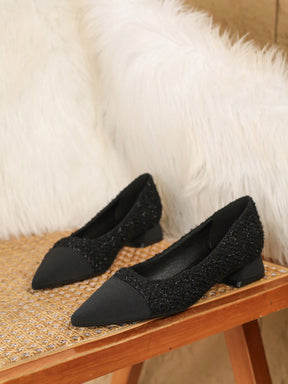 Sapato Bico Fino Texturizado Com Detalhe Elegante