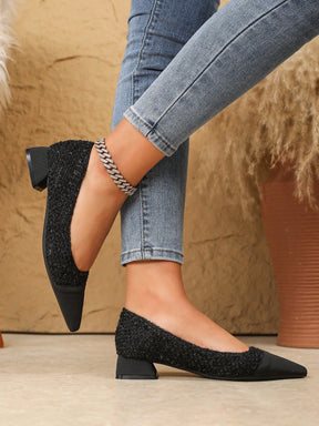 Sapato Bico Fino Texturizado Com Detalhe Elegante