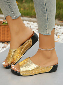 Sandália Anabela Texturizada Estilo Croco