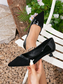 Sapato Scarpin Bico Fino Com Design Bicolor Elegante