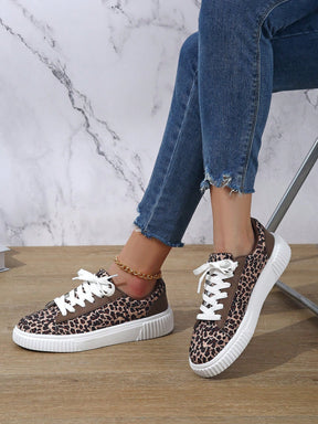 Tênis Casual Animal Print De Onça Com Sola Alta Estilosa