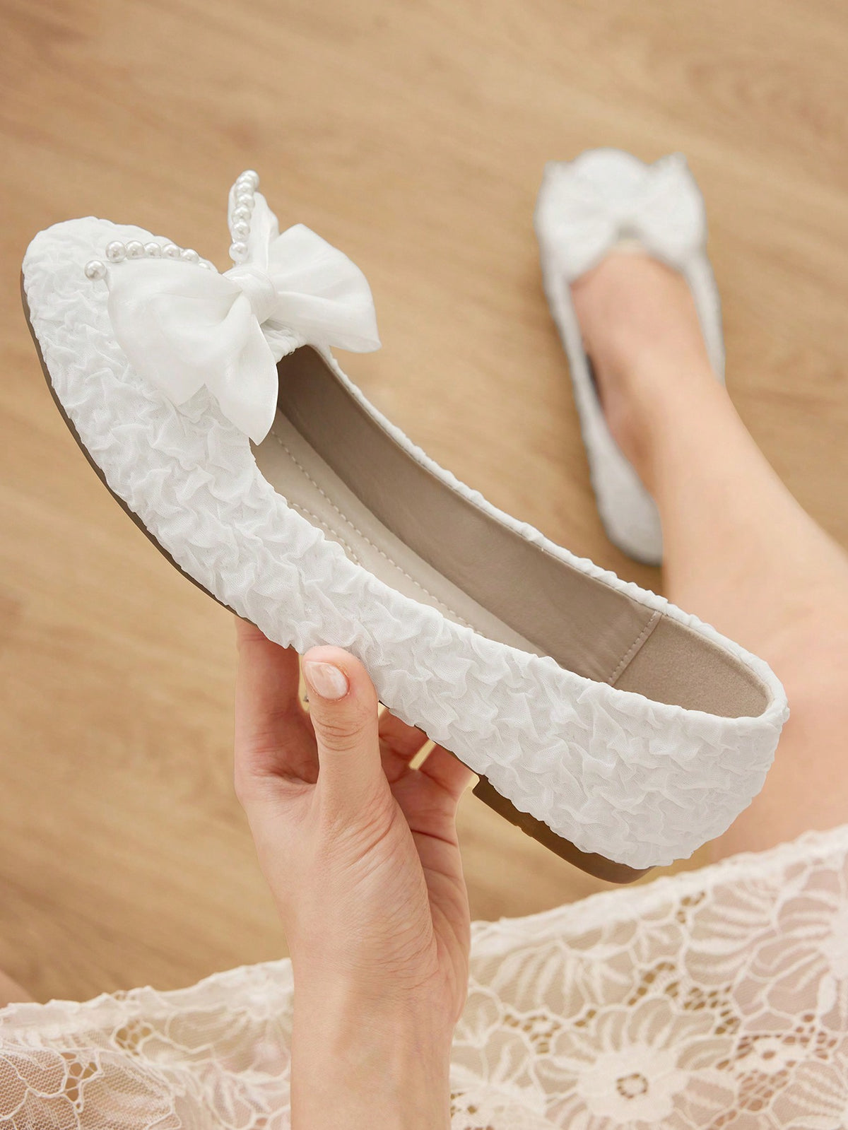Sapatilha com Laço de Tule e Pérolas