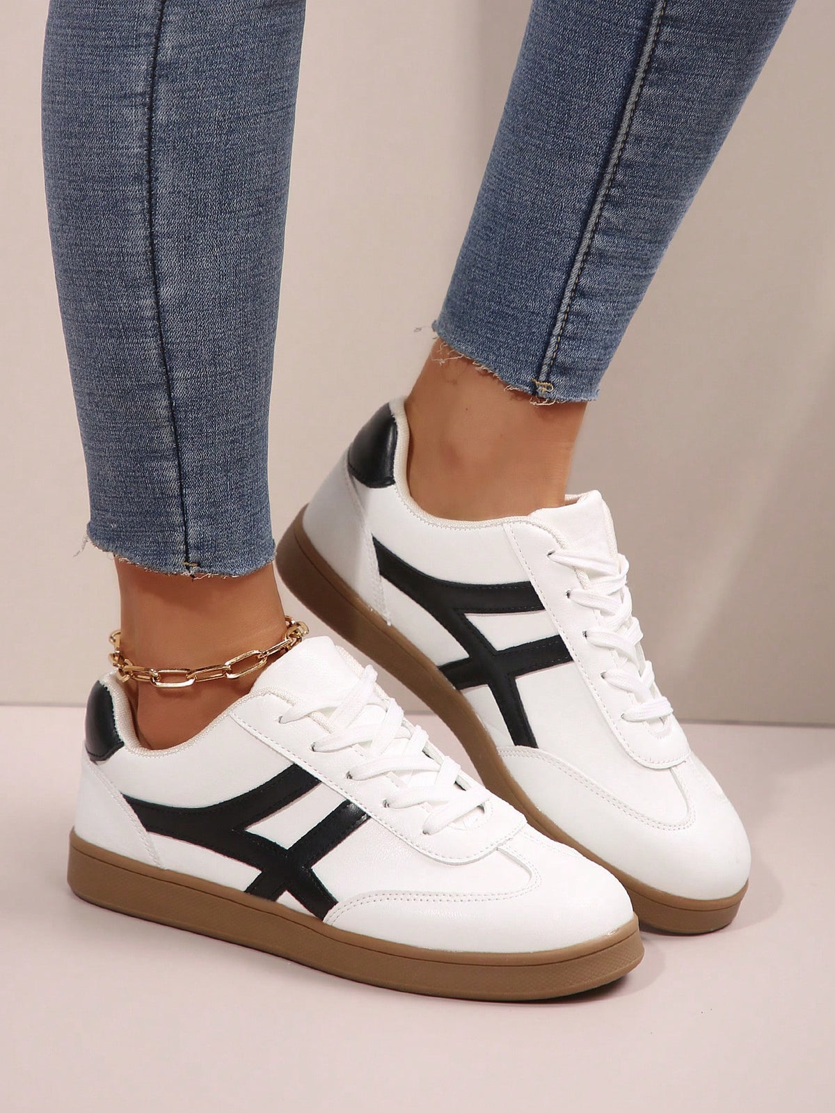 Tênis Casual Estilo Retrô Com Solado Reto Confortável