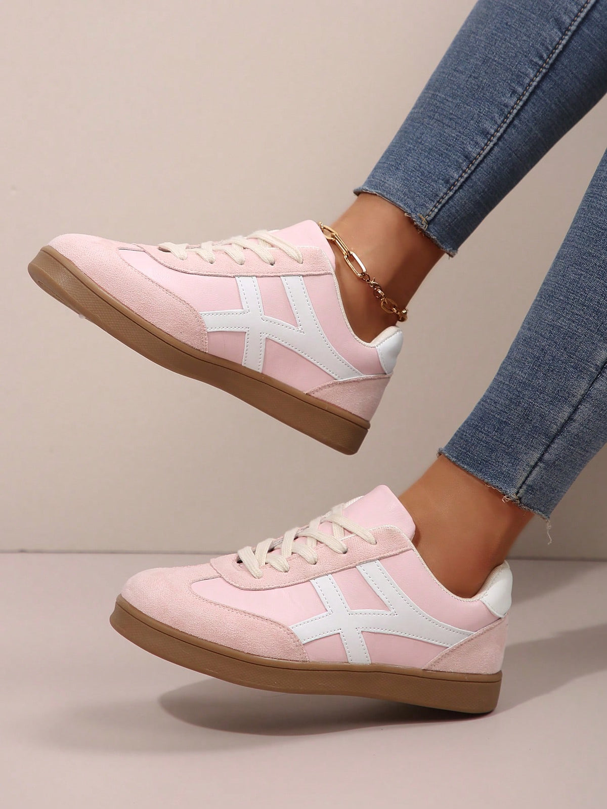 Tênis Casual Estilo Retrô Com Solado Reto Confortável