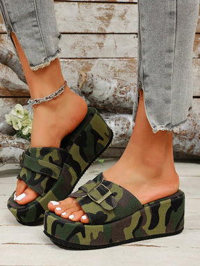 Sandália Plataforma Estilo Militar Com Estampa Camuflada