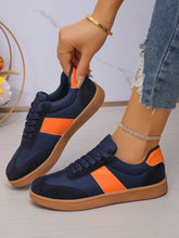 Tênis Casual Retrô Com Detalhe Contrastante
