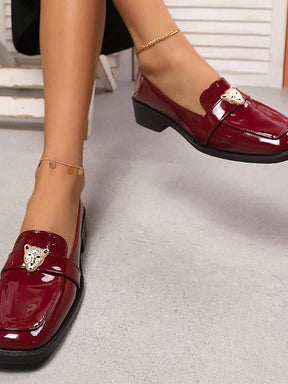 Sapato Mocassim Verniz Com Aplique Metálico Elegante