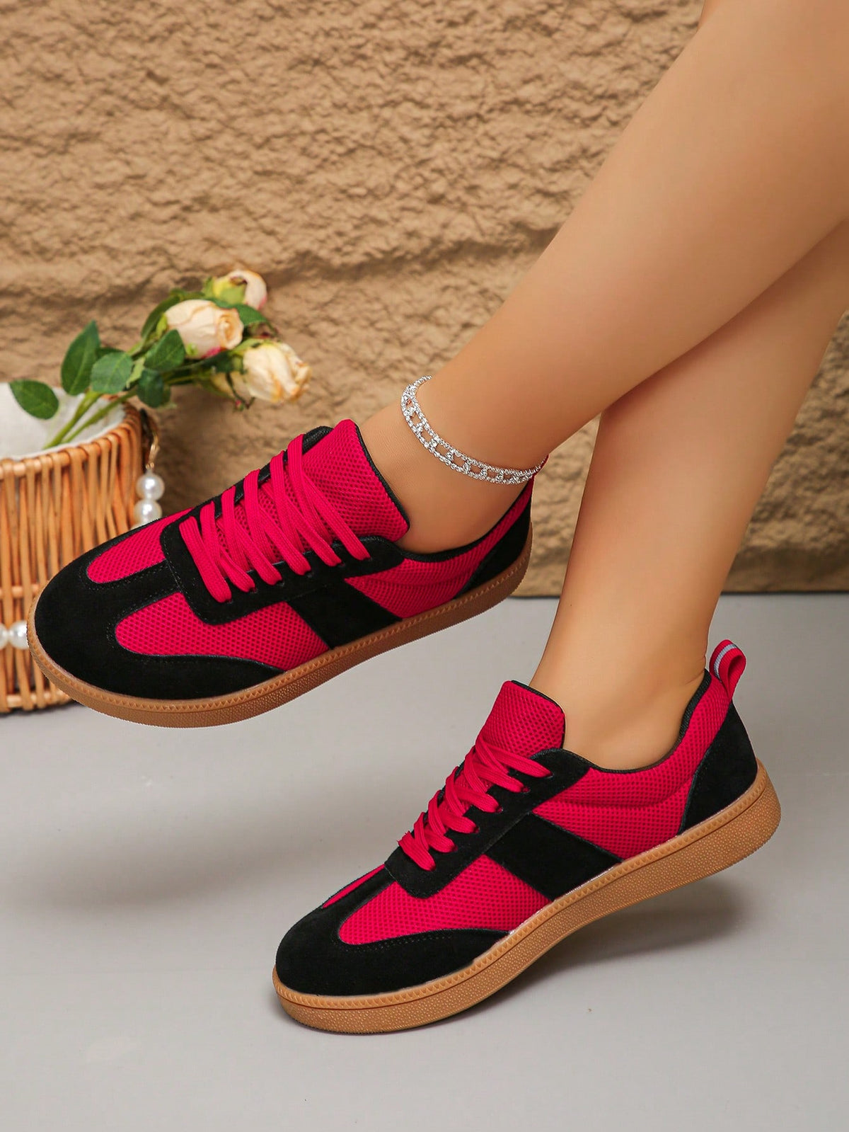 Tênis Casual Estilo Retrô Com Recortes Suede