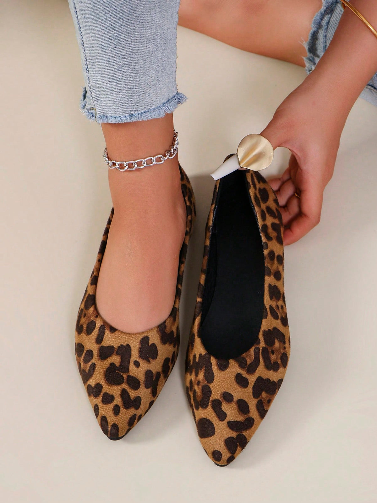 Sapatilha Bico Fino Estampa Animal Print Elegante