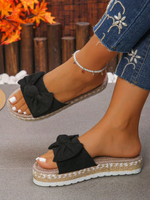 Sandália Flatform Com Laço E Detalhes Artesanais