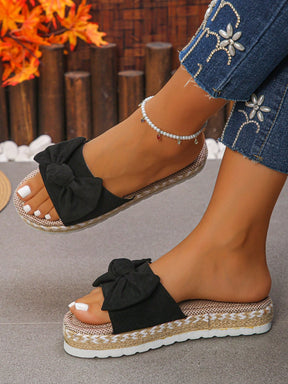Sandália Flatform Com Laço E Detalhes Artesanais