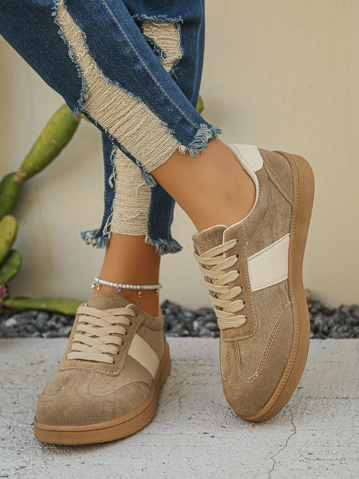 Tênis Casual Estilo Retrô Com Recortes Suede