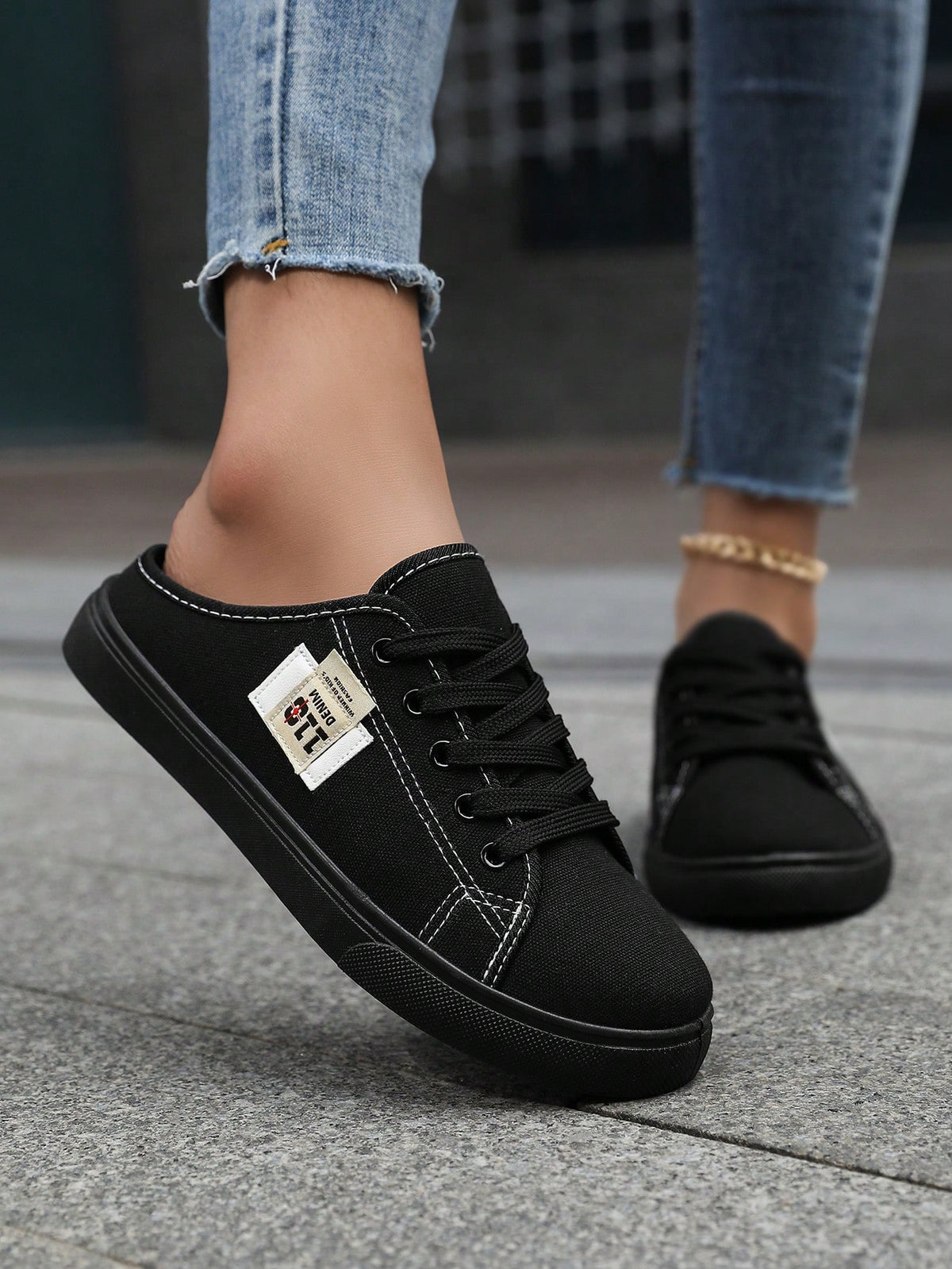 Tênis Slip On De Lona Com Cadarço E Costura Contrastante
