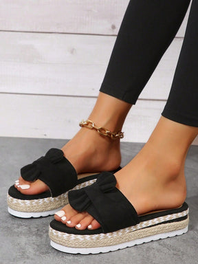 Sandália Flatform Com Laço Pérolas E Detalhes Artesanais
