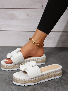 Sandália Flatform Com Laço Pérolas E Detalhes Artesanais
