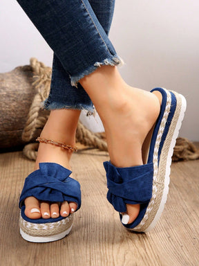 Sandália Flatform Com Laço Pérolas E Detalhes Artesanais