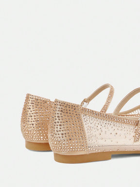 Sapatilha Bico Fino com Strass e Tira Elegante