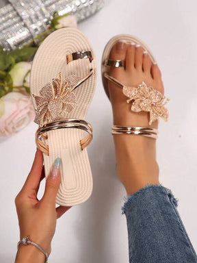 Sandália Rasteira Com Tiras Brilhantes E Aplicação De Flor Luxo