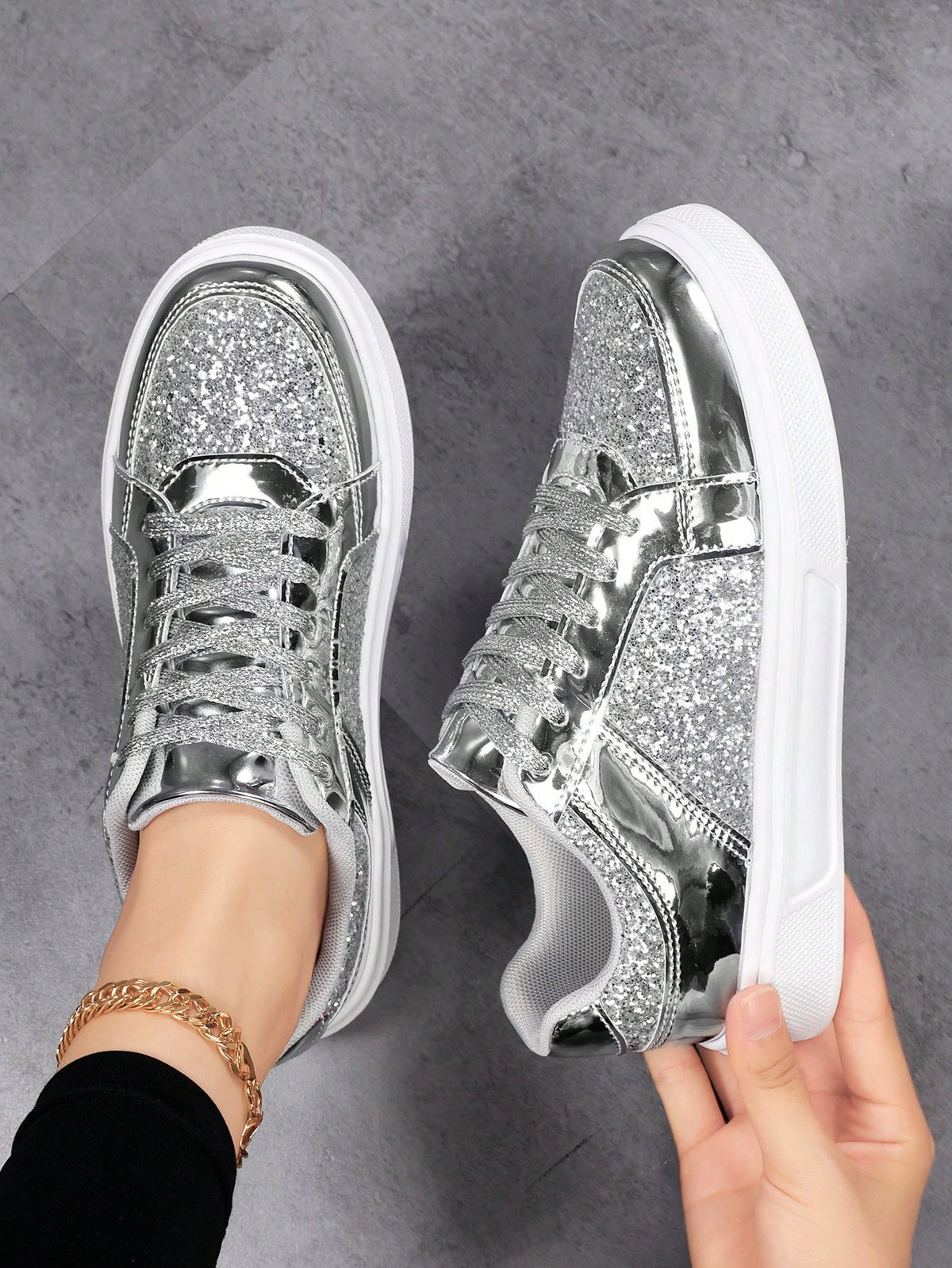 Tênis Casual Com Glitter Metalizado Detalhe Brilhante