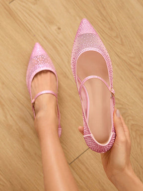 Sapatilha Bico Fino com Strass e Tira Elegante