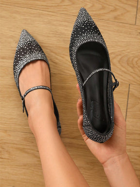 Sapatilha Bico Fino com Strass e Tira Elegante
