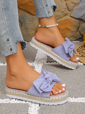 Sandália Flatform Com Laço E Detalhes Artesanais