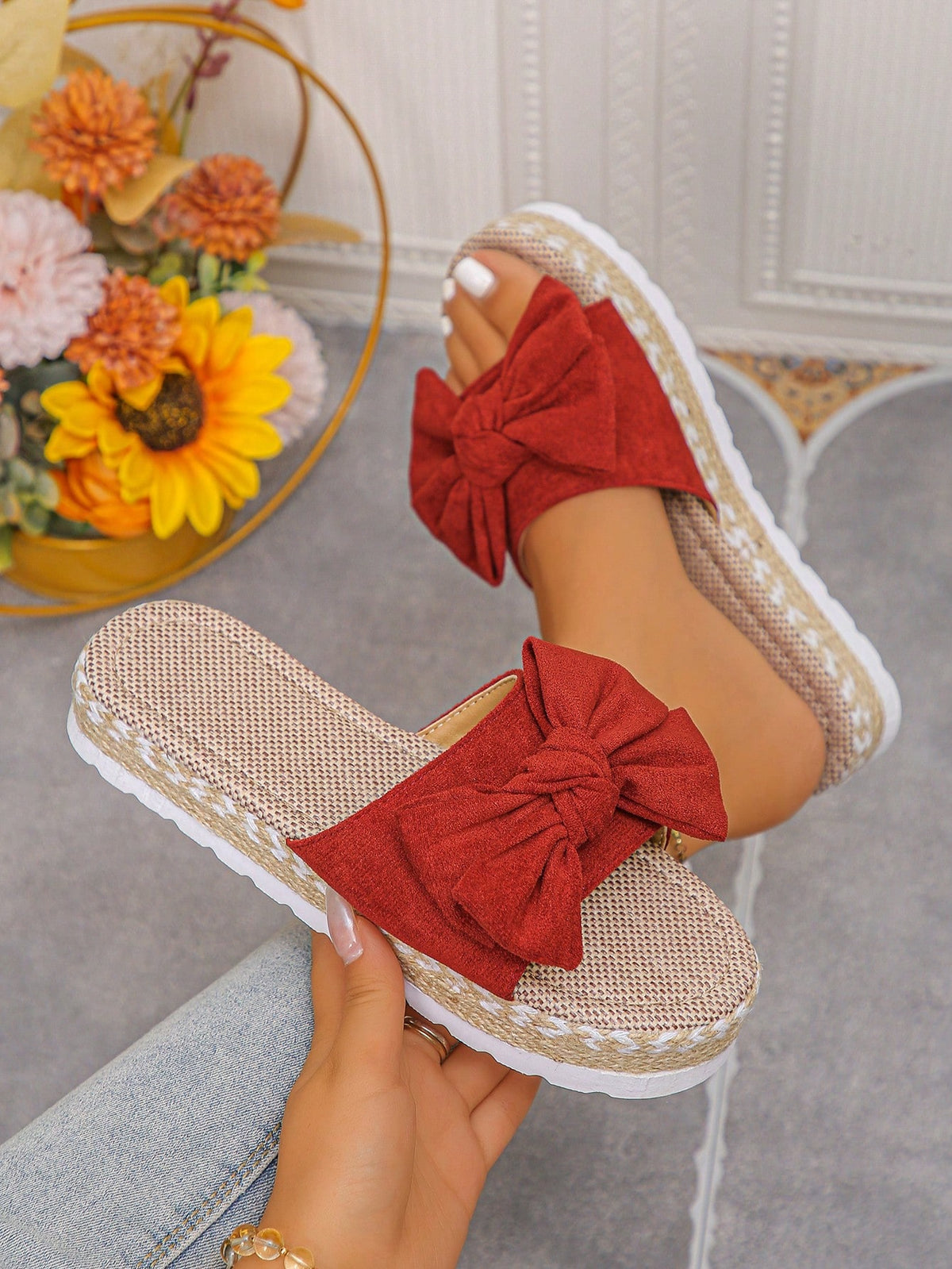 Sandália Flatform Com Laço E Detalhes Artesanais