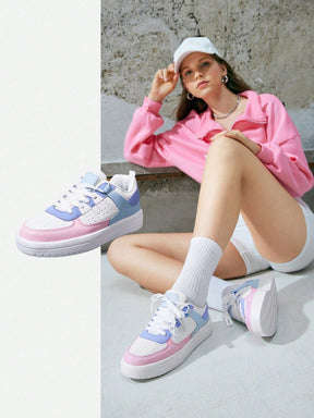 Tênis Casual Com Recortes Coloridos E Design Moderno