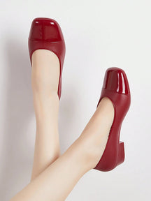 Sapato Bico Quadrado Com Detalhe Verniz Elegante