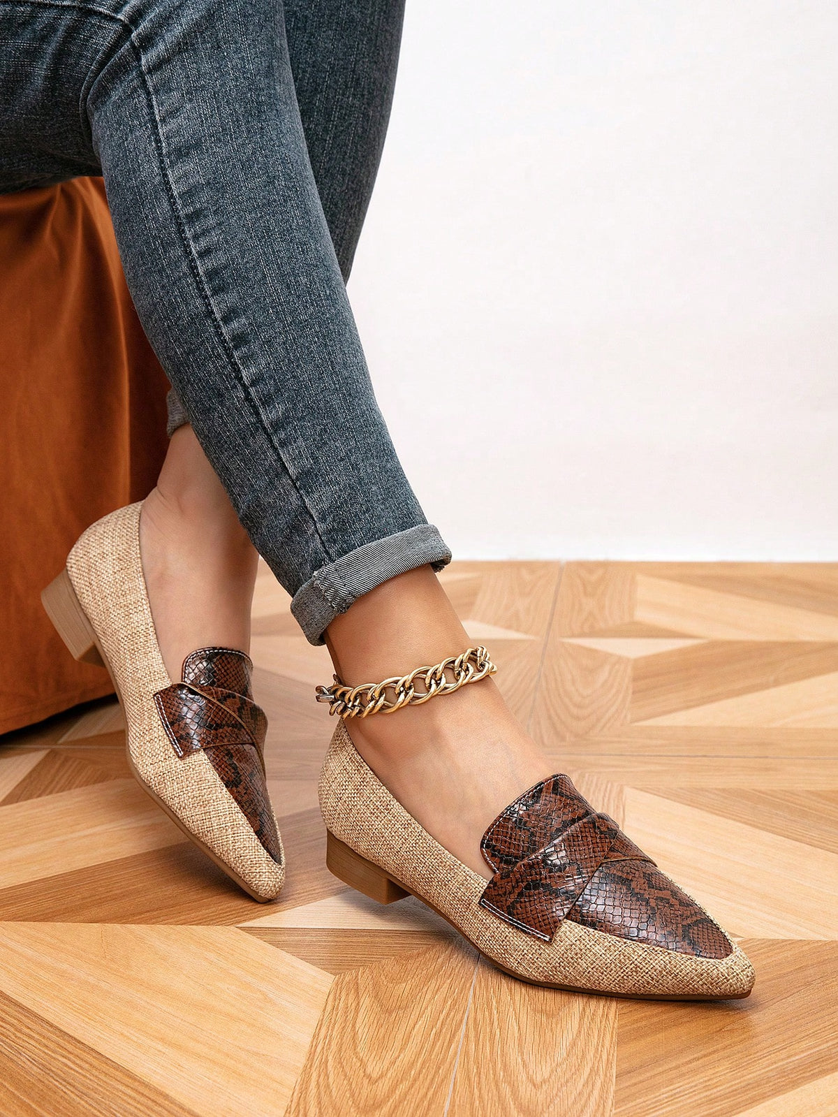 Sapato Mocassim Bico Fino Texturizado Estilo Croco