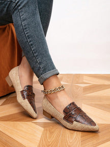 Sapato Mocassim Bico Fino Texturizado Estilo Croco