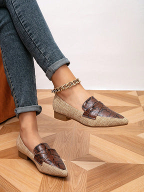 Sapato Mocassim Bico Fino Texturizado Estilo Croco